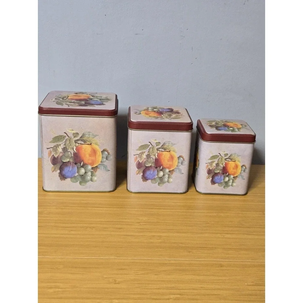 Vintage 3 Piece Metal Nesting Canisters.
